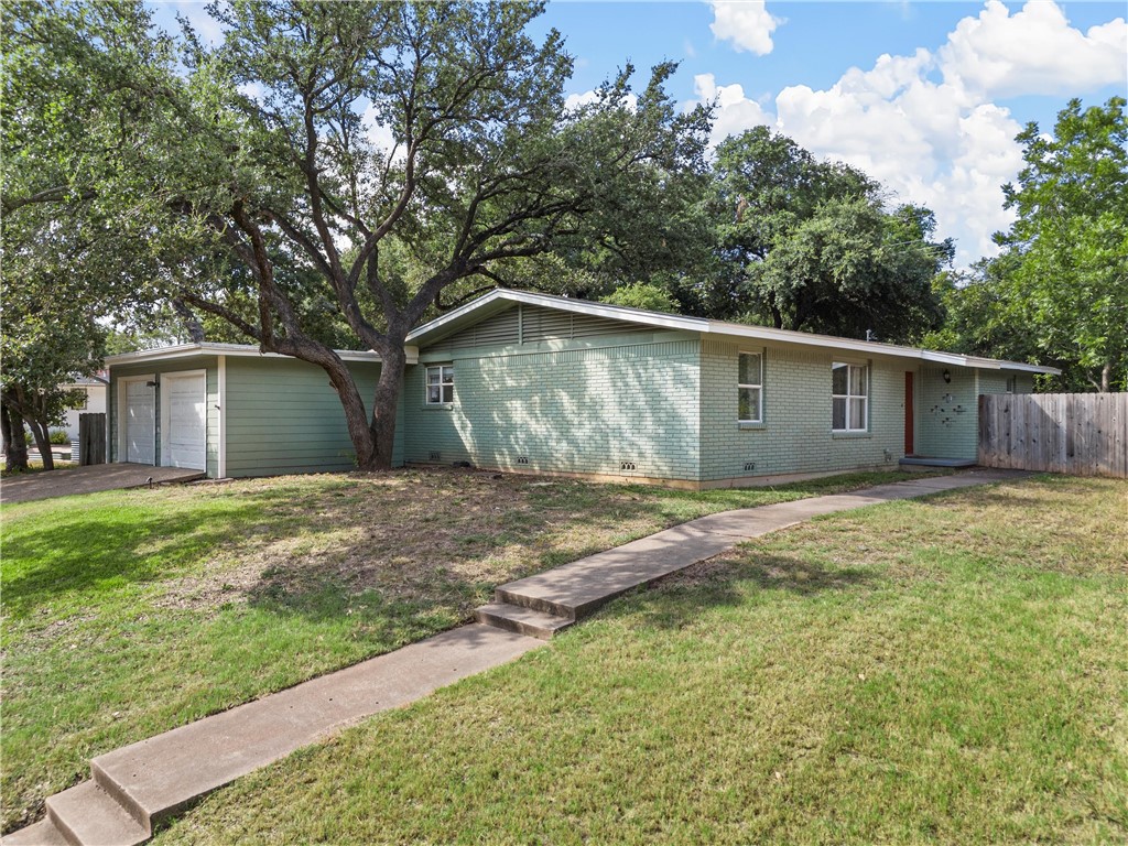 Hermanson Dr, Waco, TX 76710