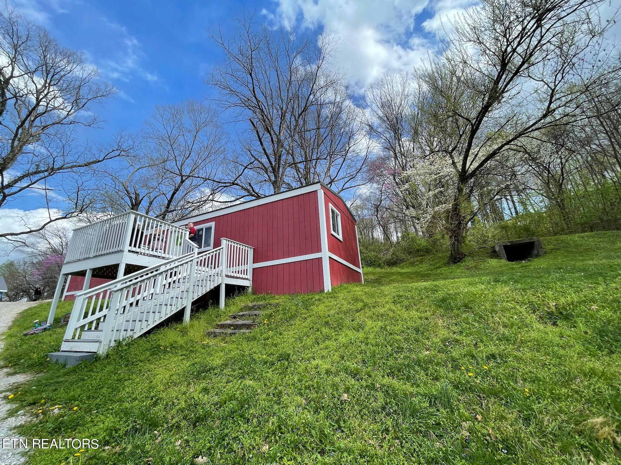 Cherry St, LA Follette, TN 37766