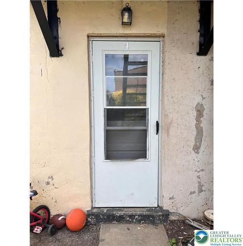 apt-4-1032 Cherokee St, Fountain Hill, PA, 18015-4142 | Card Image
