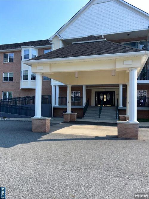 t127-401 Dercole Ct, Norwood, NJ, 07648-1561 | Card Image