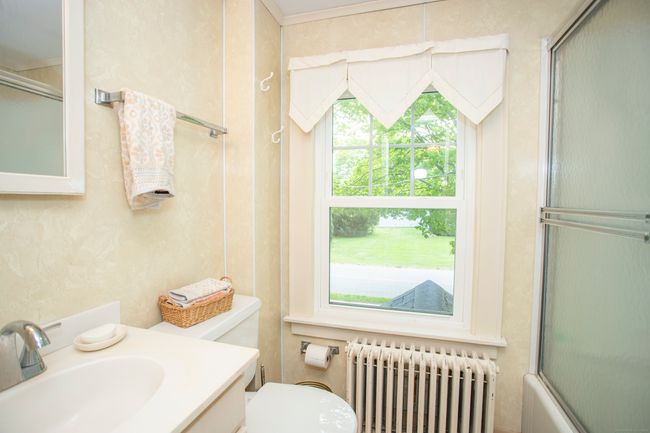 62 Lynde St, House other with 4 bedrooms, 2 bathrooms and 4 parking in Old Saybrook CT | Image 36
