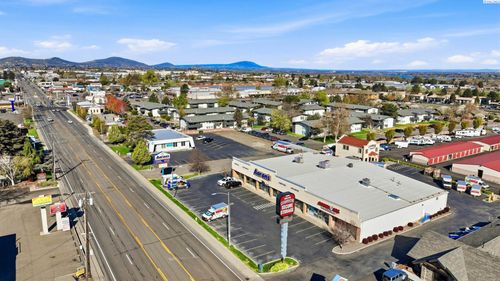 c-5020 W Clearwater Ave, Kennewick, WA, 99336-1951 | Card Image