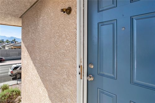 3-2221 N Jones Blvd, Las Vegas, NV, 89108-6516 | Card Image