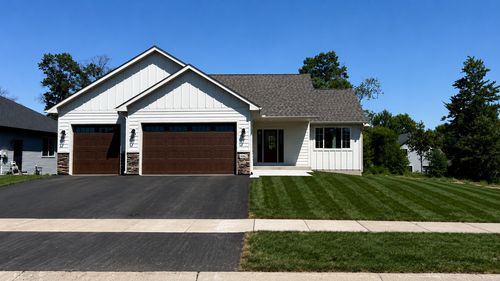 6062 Fuller Cir, Wyoming, MN, 55092-4301 | Card Image