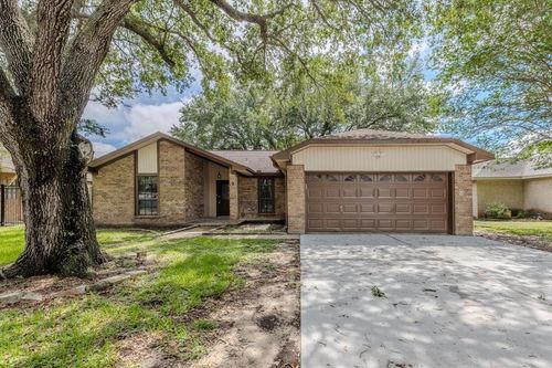 2 Abalone St, Bay City, TX, 77414-2771 | Card Image
