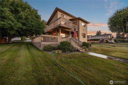 2111 W Terrace Ave, Chelan, WA, 98816-8727 | Card Image