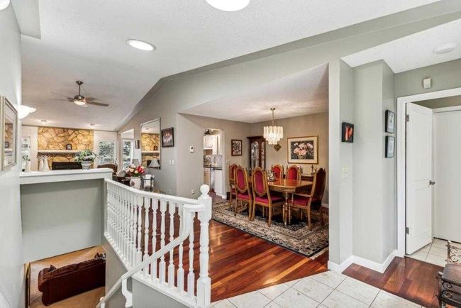 89 Shawnee Rise Sw, Home with 3 bedrooms, 3 bathrooms and 4 parking in Calgary AB | Image 4