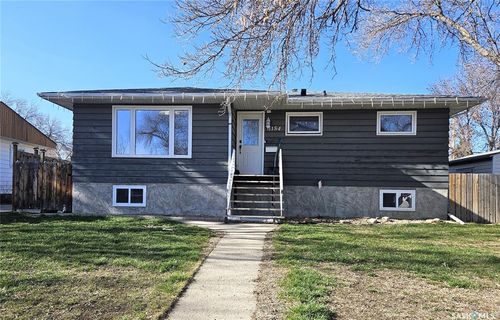 1154 Caribou Street W, Moose Jaw, SK, S6H2B5 | Card Image