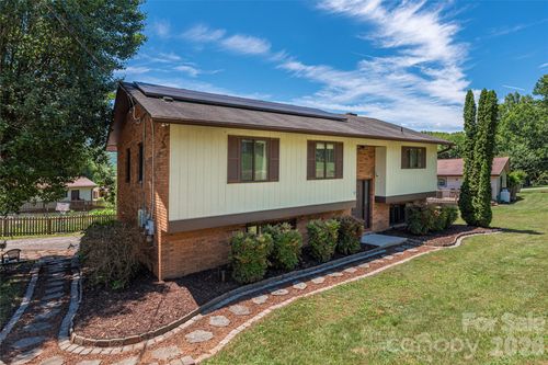 99 Young Dr, Candler, NC, 28715-8510 | Card Image