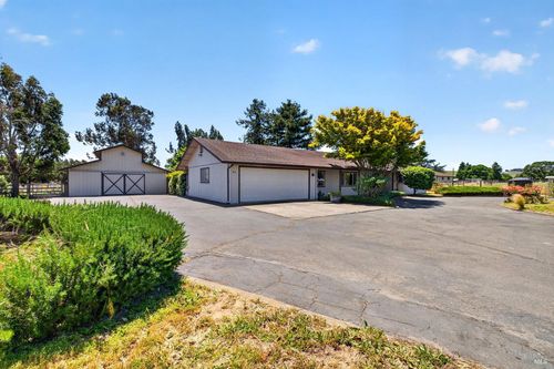 65 Mcbrown Road, Petaluma, CA, 94952 | Card Image