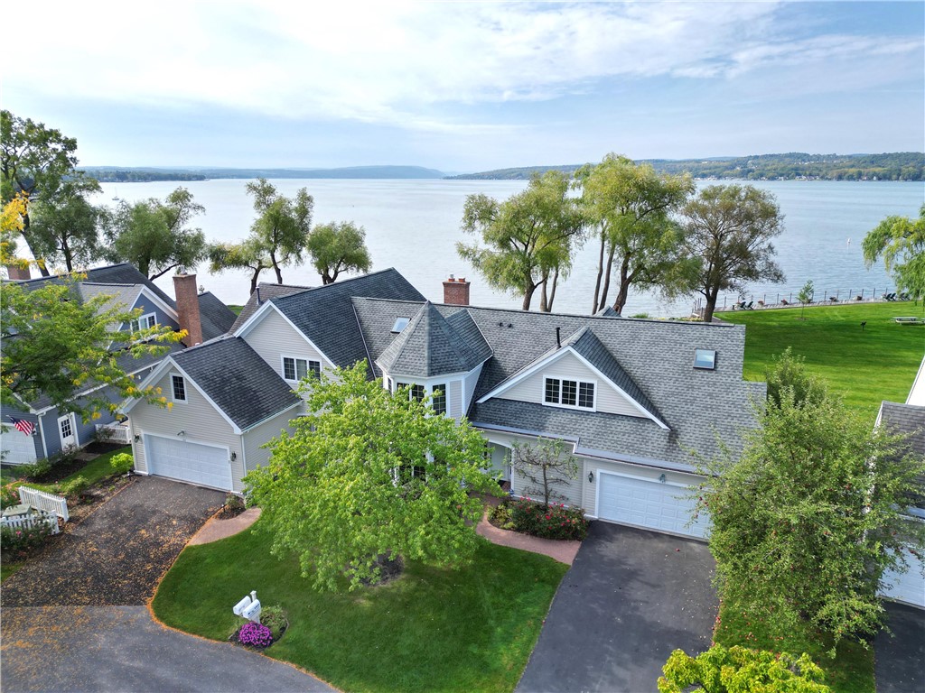 Carousel Ln, Canandaigua, NY 14424