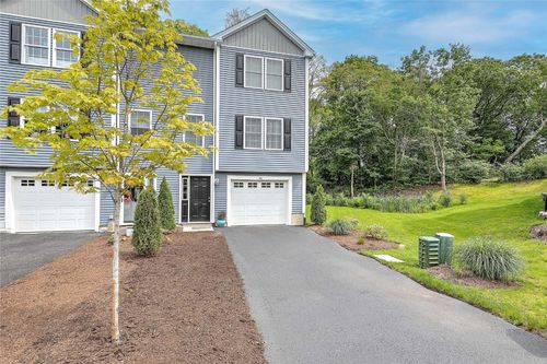 46 Stone Bridge Dr, South Kingstown, RI, 02879-2943 | Card Image