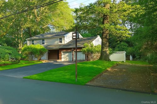 10 Swallow Ave, Spring Valley, NY, 10977-6124 | Card Image