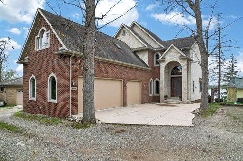 3071 School Lake Dr, Brighton, MI, 48114-8637 | Card Image