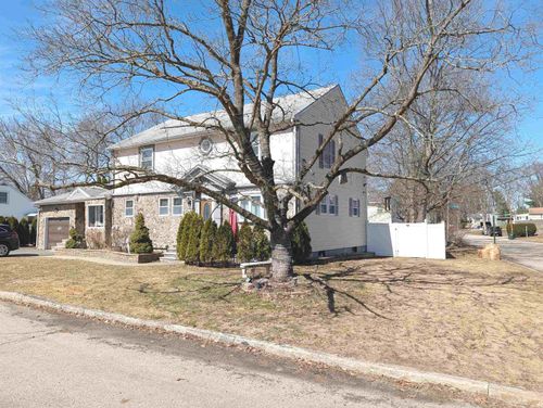 42 Celeste St, Manchester, NH, 03103-3004 | Card Image