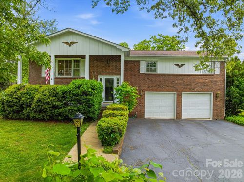 208 Applecross Ln, Hendersonville, NC, 28791-9003 | Card Image