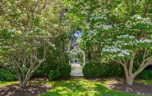 115 N Main Street, Southampton, NY, 11968 | Card Image