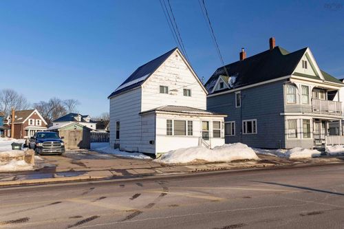 12 Albion St, Amherst, NS, B4H2V5 | Card Image