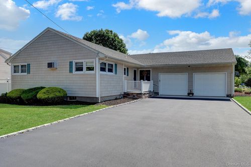 12 Bainbridge Avenue, Huntington, NY, 11747 | Card Image