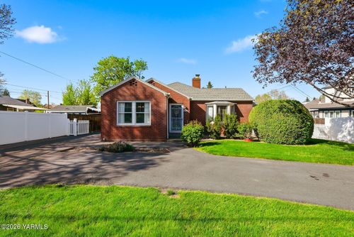 2409 Summitview Ave, Yakima, WA, 98902-2347 | Card Image