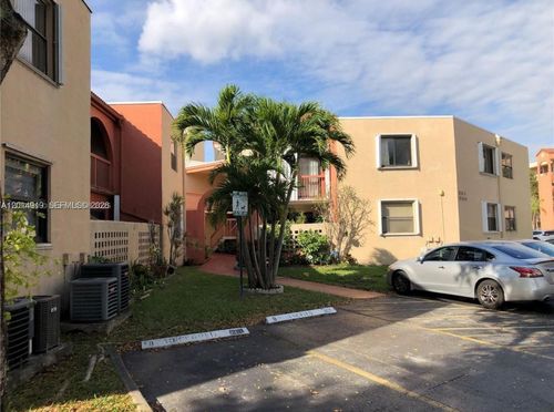 104-8-10249 Nw 9th Street Cir, Miami, FL, 33172-6639 | Card Image