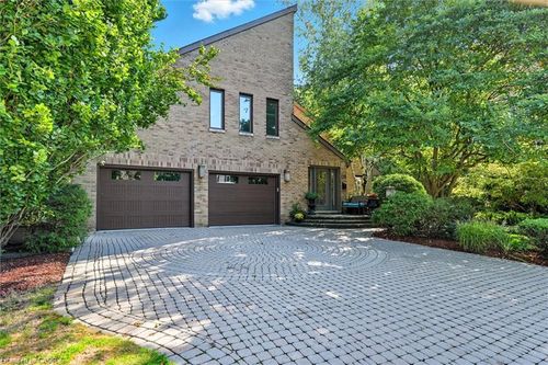275 Greenbriar Rd, Ancaster, ON, L9G2V4 | Card Image