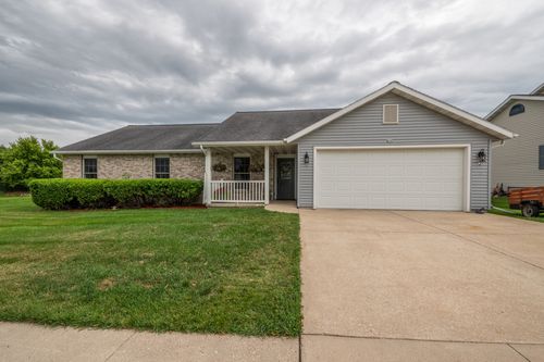 879 Broadmoore Dr, Hartford, WI, 53027-3101 | Card Image