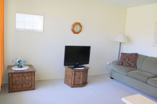 LARGE PICTURE WINDOW FOR LOTS OF NATURAL LIGHT! | Image 7