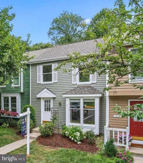 1526 Poplar Grove Dr, RESTON, VA, 20194-1729 | Card Image