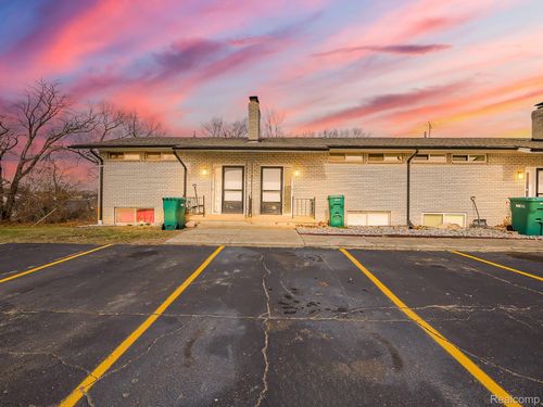 178 Summit View Ct, White Lake, MI, 48386-3517 | Card Image