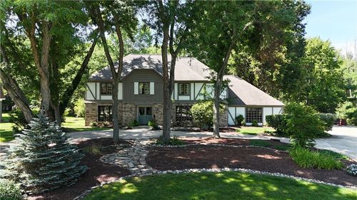 3554 Rolling Hills Dr, Pepper Pike, OH, 44124-5804 | Card Image