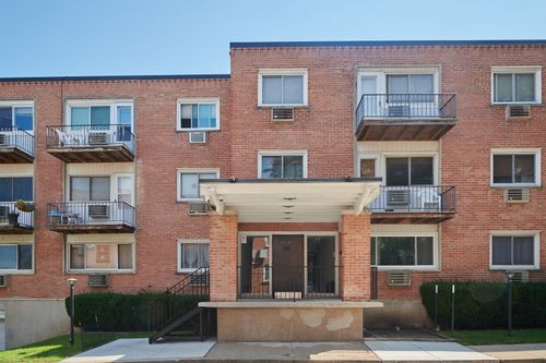 710-8541 Lotus Ave, Skokie, IL, 60077-2027 | Card Image