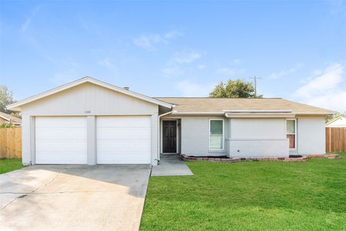 1100 Trammell Dr, Benbrook, TX, 76126-3718 | Card Image