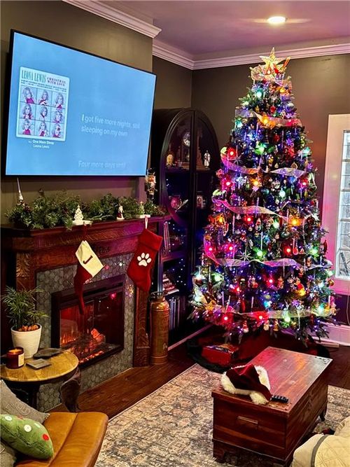 apt-1-3704 Baltimore Ave, Kansas City, MO, 64111-7117 | Card Image