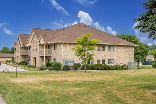 11-4835 Easy Street, Delafield, WI, 53029 | Card Image