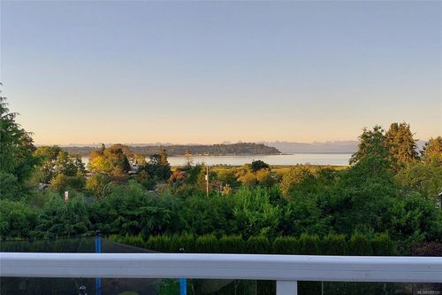 3800 Laurel Dr, Royston, BC, V0R2V0 | Card Image