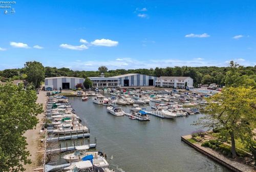 1526 Nw Catawba Rd, Port Clinton, OH, 43452-2857 | Card Image