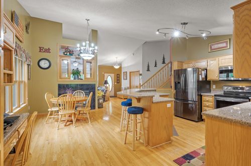 11770 N Meadow Curv, Lindstrom, MN, 55045-7335 | Card Image