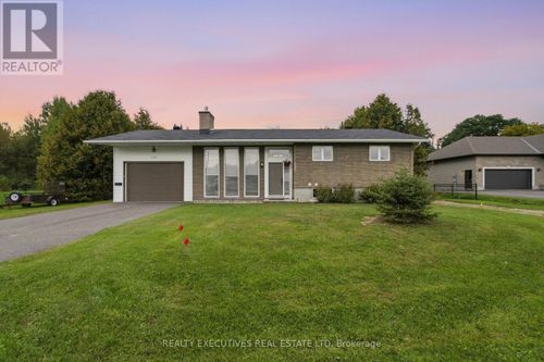 175 Roxanne St, Clarence Creek, ON, K0A1N0 | Card Image