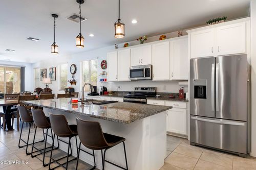 1972 N Hubbard Ln, Casa Grande, AZ, 85122-6713 | Card Image