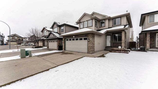 412 Kincora Bay Nw, Home with 3 bedrooms, 2 bathrooms and 4 parking in Calgary AB | Image 1