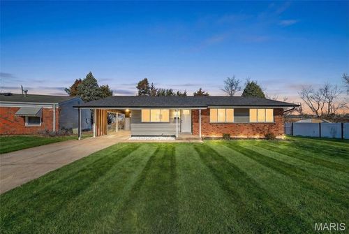 1585 Pepperhill Dr, Florissant, MO, 63033-2142 | Card Image