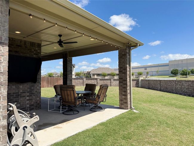 Large covered back Patio | Image 31