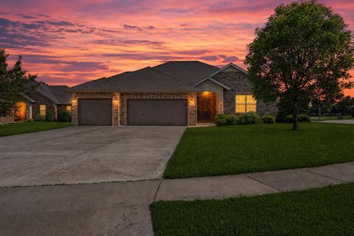 1935 N Pavilion Pl, Strafford, MO, 65757-7562 | Card Image