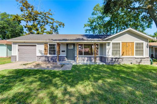 106 Scott St, Baytown, TX, 77520-2849 | Card Image