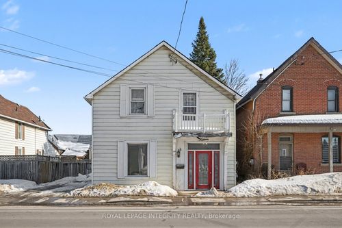 15 Daniel St N, Arnprior, ON, K7S2K4 | Card Image