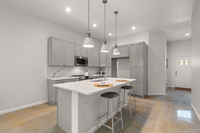 3 - 1002 Morningside Dr, Townhouse with 3 bedrooms, 3 bathrooms and null parking in Terrell Hills TX | Image 6