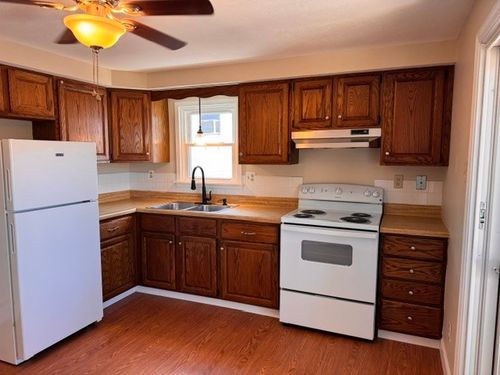 32 Bowles Ct, Pawtucket, RI, 02860-5200 | Card Image