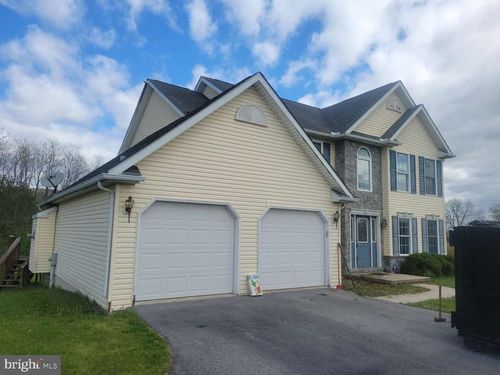 201 Steven Dr, Lenhartsville, PA, 19534-9260 | Card Image