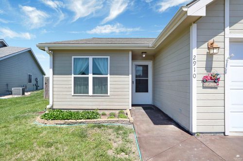 2910 Brookville Dr, Manhattan, KS, 66502-8431 | Card Image